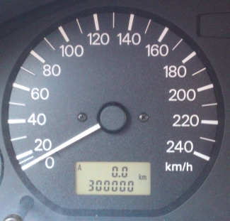 Mitsubishi-Carisma-300000km